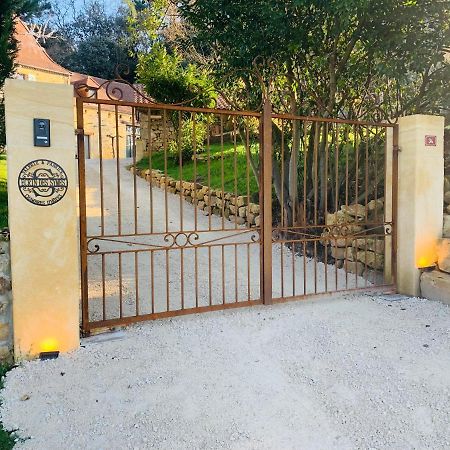 L'Ecrin Des Symes Villa Simeyrols ภายนอก รูปภาพ